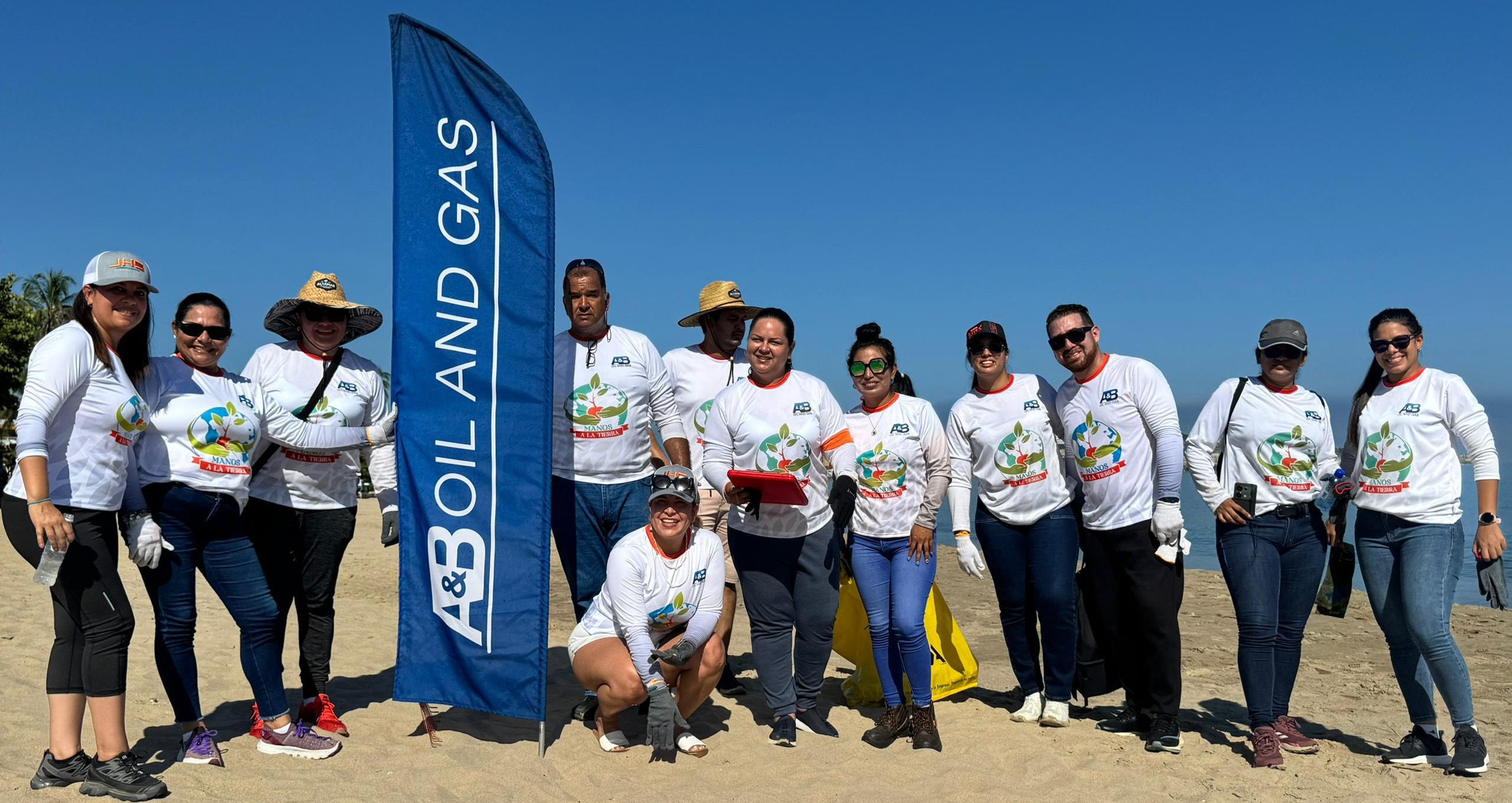 A&B Oil and Gas a través del Instituto de Beneficencia JHS ejecutó jornada de limpieza en Playa Los Canales