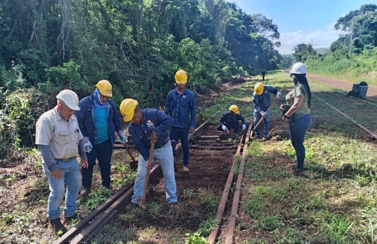 A&B Ferrotrans avanza en la rehabilitación de la vía férrea del Cerro Altamira
